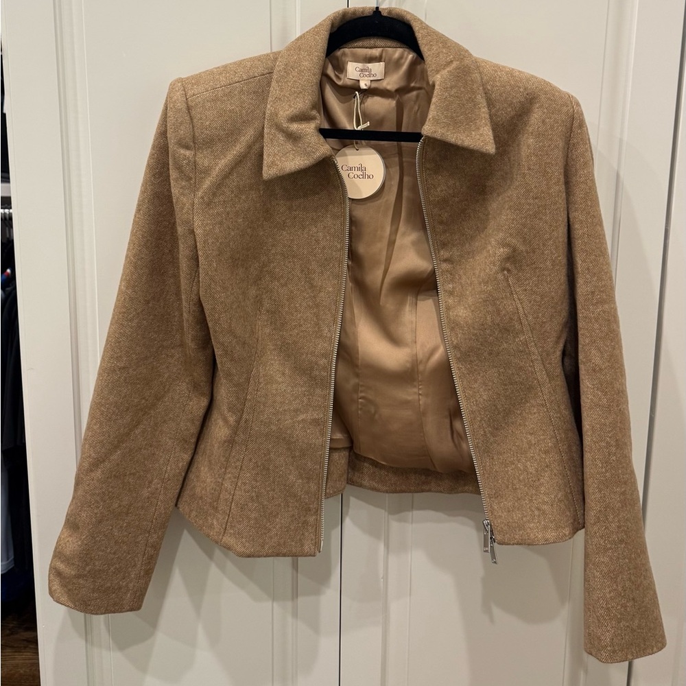 Sidonia Jacket in Camel
Camila Coelho - Picture 2 of 3